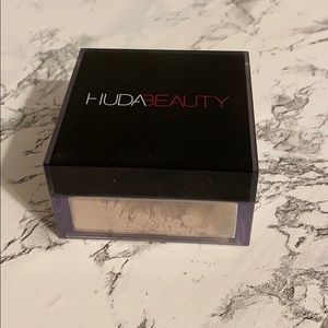 Huda Beauty Easy Bake Powder in “Pound Cake”
